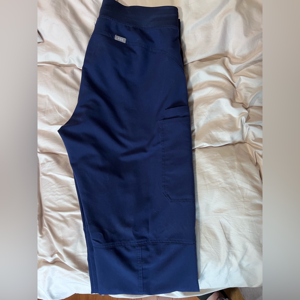 Figs Kade Cargo Scrub Pants (size large)